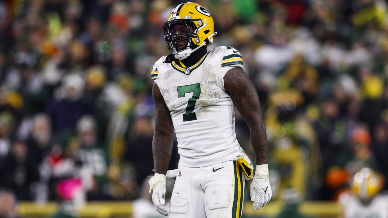 Green Bay Packers linebacker Quay Walker (7) signals during an NFL football  against the Tennessee Titans Thursday, Nov. 17, 2022, in Green Bay, Wis.  (AP Photo/Jeffrey Phelps Stock Photo - Alamy