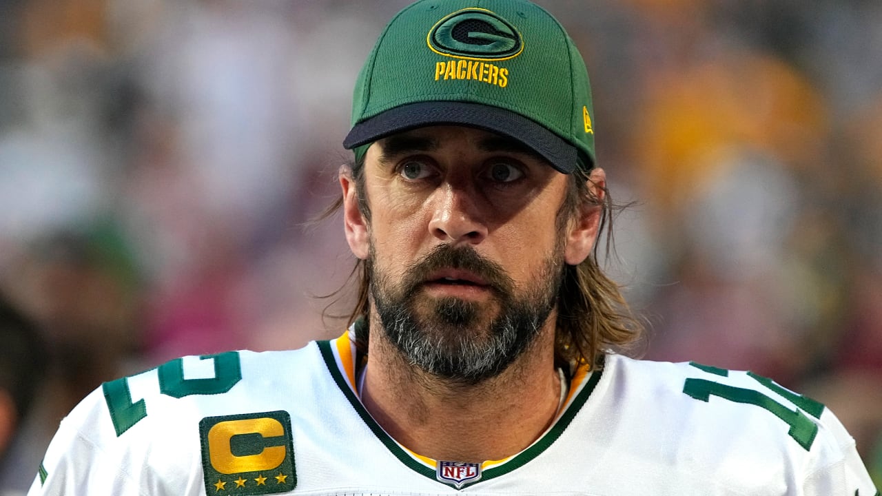 Twitter celebrates as Packers' anti-vaxxer Aaron Rodgers gets