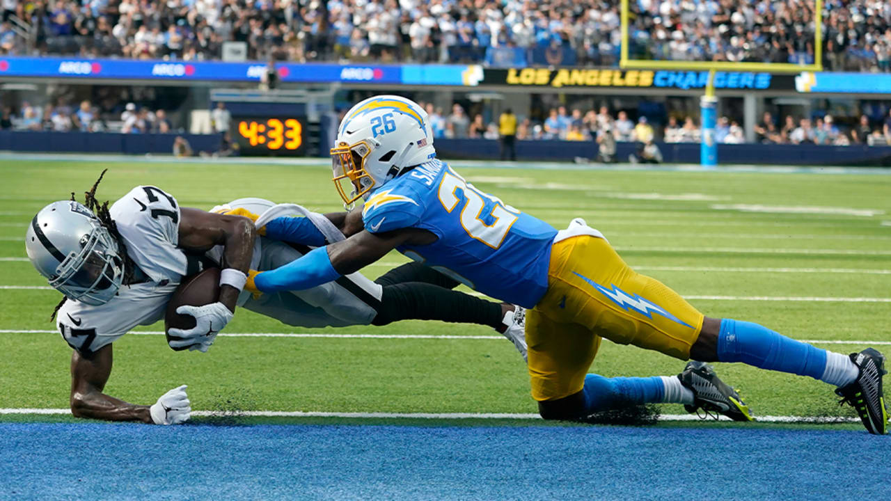 Adams scores touchdown in debut, Raiders lose opener to Chargers 24-19