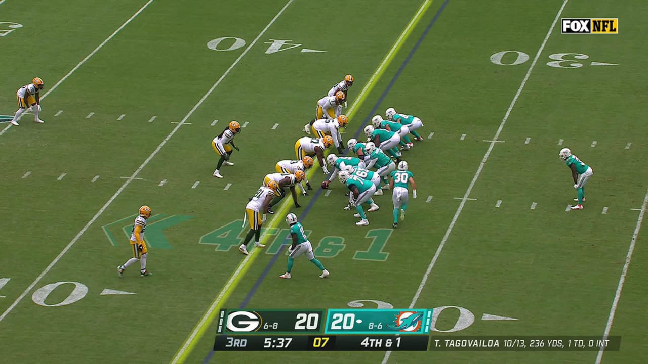 Miami Dolphins running back Raheem Mostert bursts through empty gap for