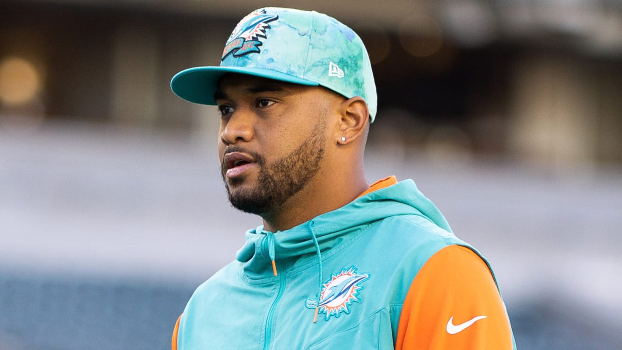 Miami Dolphins head coach Mike McDaniel greets quarterback Tua Tagovailoa  as players warm up before the start of an NFL football game against the Chicago  Bears, Sunday, Nov. 6, 2022 in Chicago. (