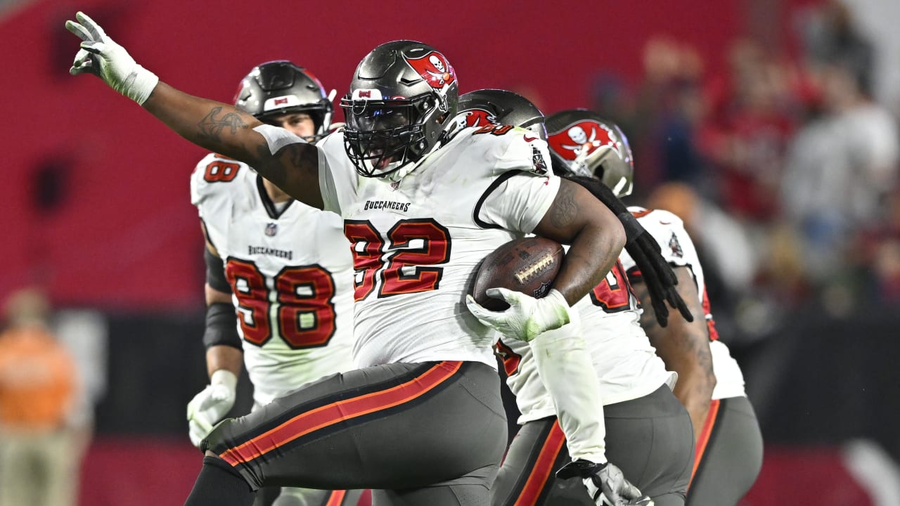 Tampa Bay Buccaneers get gift-wrapped turnover on fumbled third-down ...