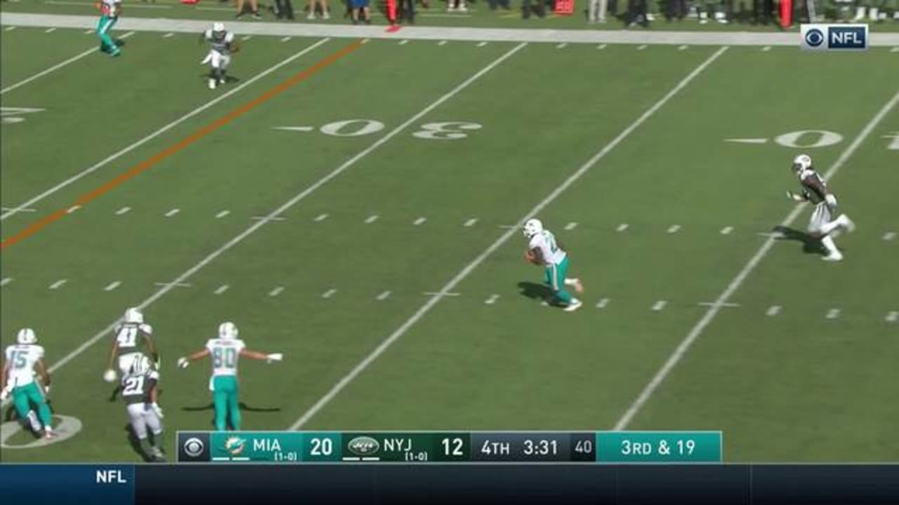 Miami Dolphins quarterback Ryan Tannehill completes a 19-yard pass to  running back Frank Gore