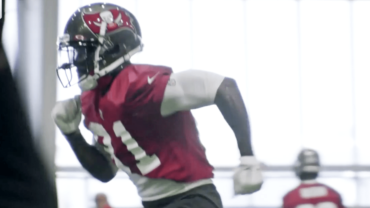 First look at Tampa Bay Buccaneers wide receiver Antonio Brown wearing