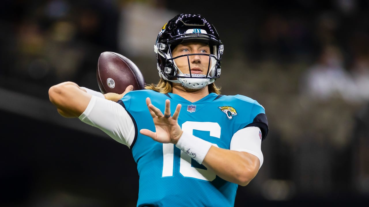 Official: Jaguars sign quarterback Trevor Lawrence