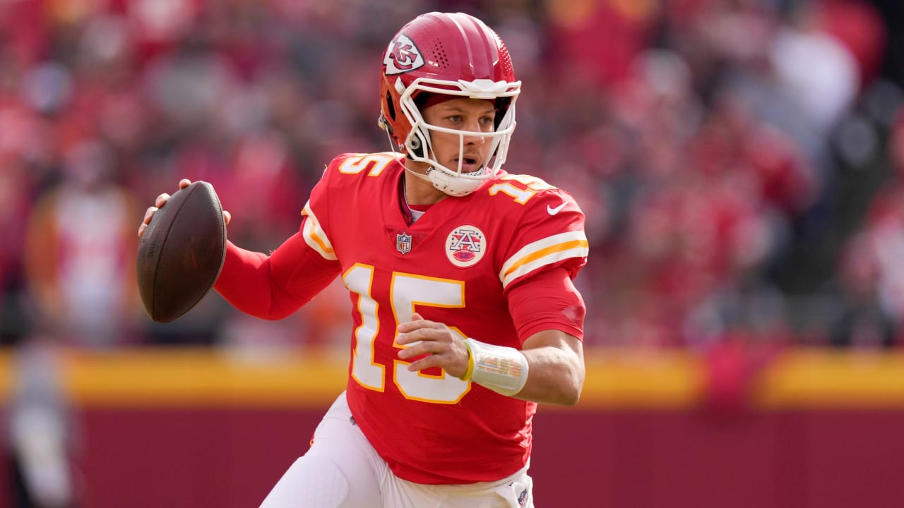 Chiefs QB Patrick Mahomes becomes third player with multiple 5K passing  seasons