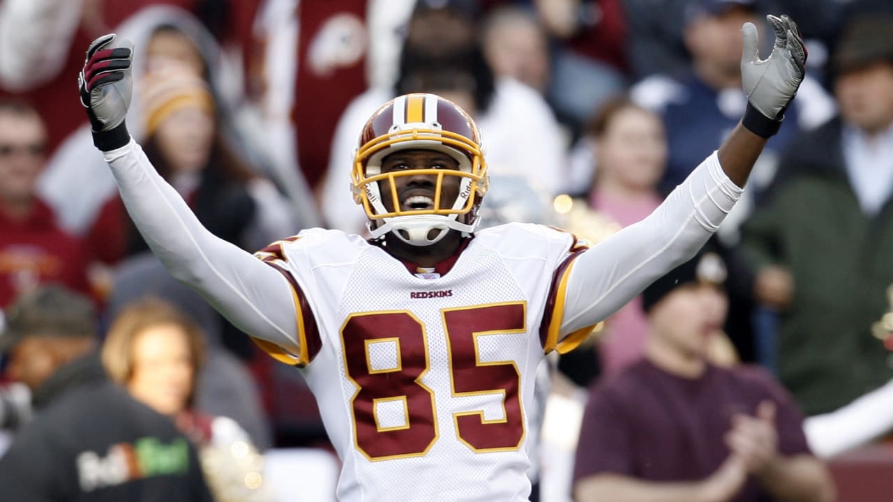 Brandon Lloyd of the Washington Redskins motions to an official News  Photo - Getty Images