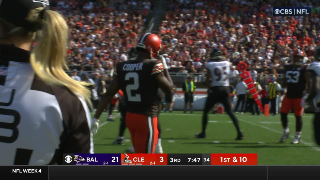 Watch Browns linebacker Tony Fields II return a deflected screen