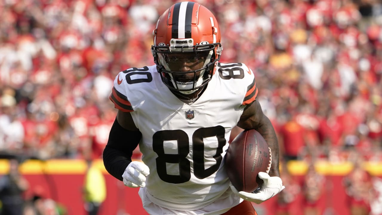 Jarvis Landry injury update: Browns WR placed on IR with sprained MCL -  DraftKings Network