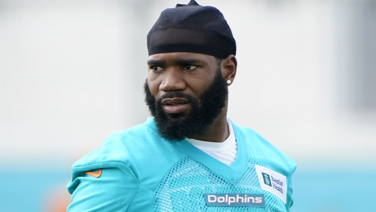 Xavien Howard practices with Dolphins after demanding a trade