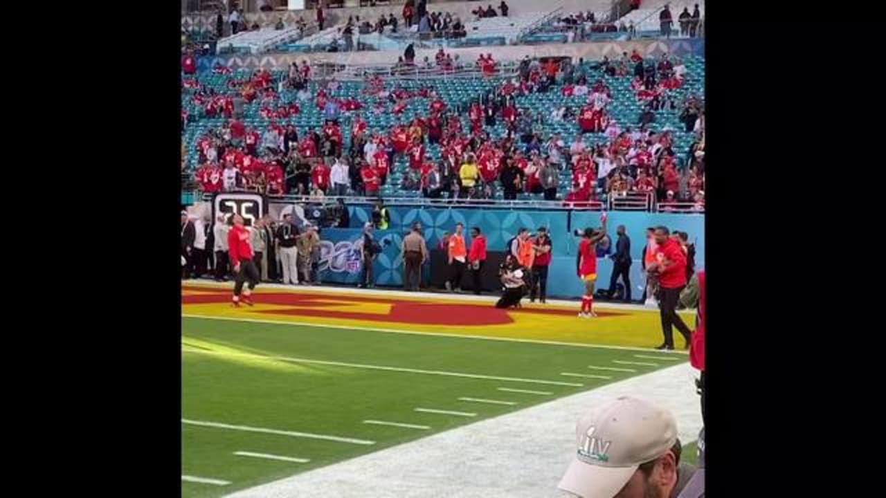 Paul Rudd meets TE Travis Kelce before Kansas City Chiefs vs New