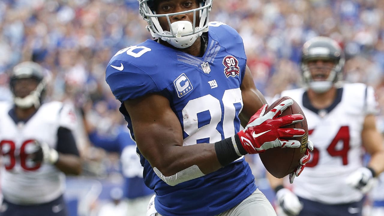 Victor Cruz back at practice, wearing protective red jersey