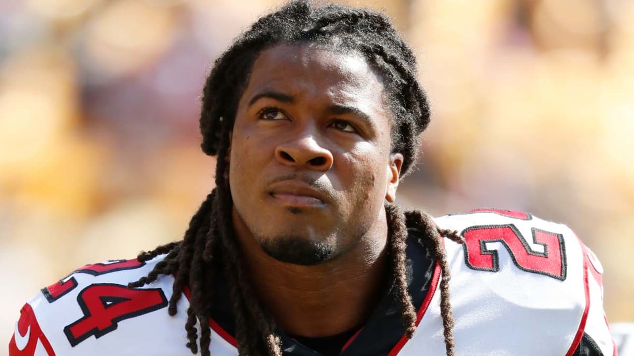 devonta-freeman191030-sl.jpg