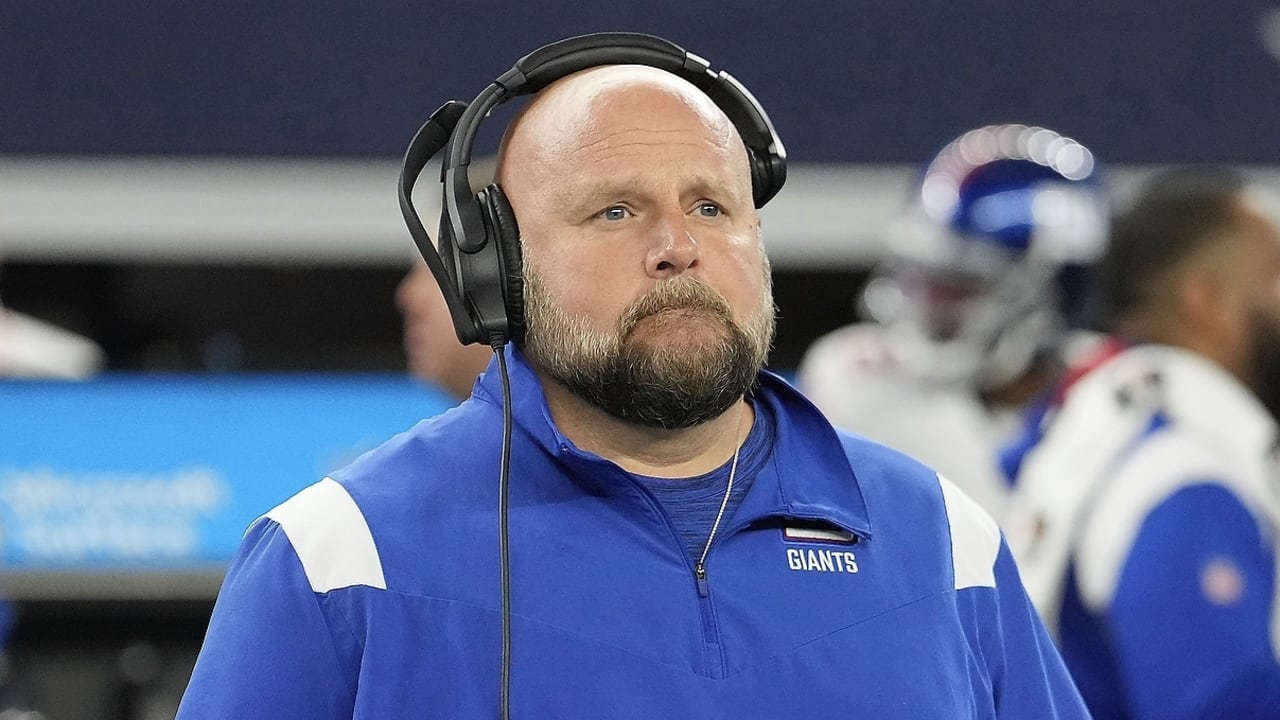 New York Giants head coach Brian Daboll, left, and Arizona