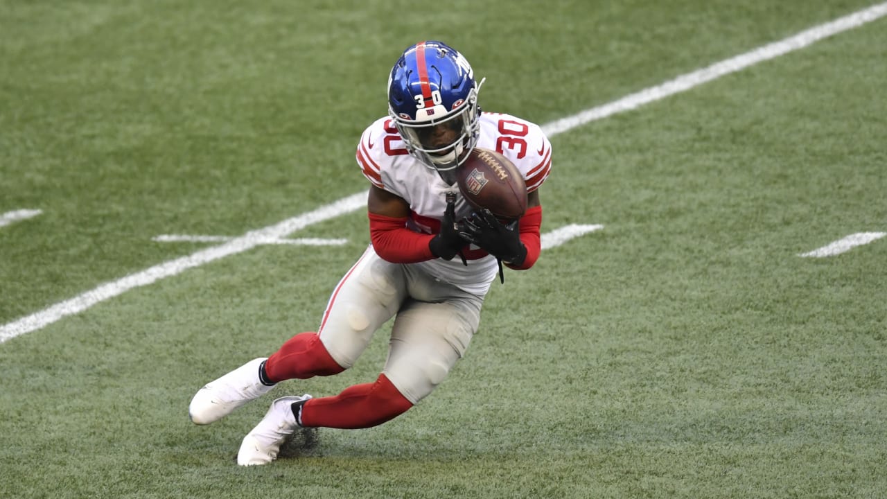 New York Giants cornerback Darnay Holmes shows zero quit on a third-down  pass break-up along the sideline