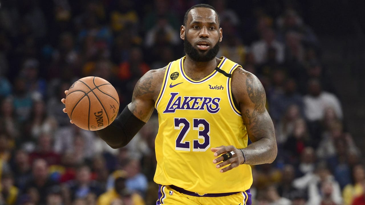 LeBron James considered football during 2011 NBA lockout