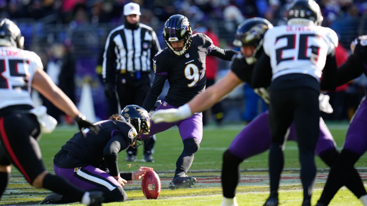 Baltimore Ravens Kicker Justin Tucker Gauges Wind Perfectly On 27-yard FG