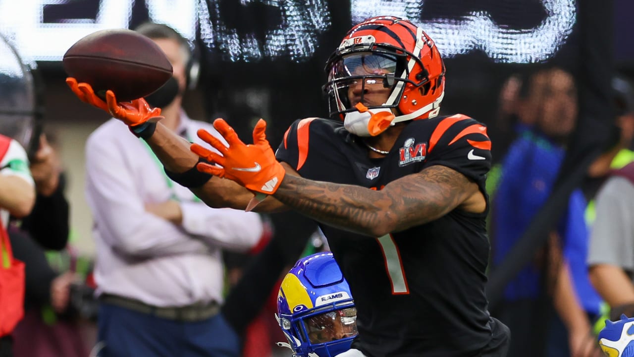 Can't-Miss Play: Cincinnati Bengals rookie wide receiver Ja'Marr Chase  burns Los Angeles Rams cornerback Jalen Ramsey for a remarkable 46-yard  one-handed grab.