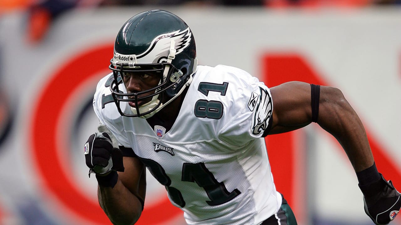 Terrell Owens 'available' to help Eagles' offense