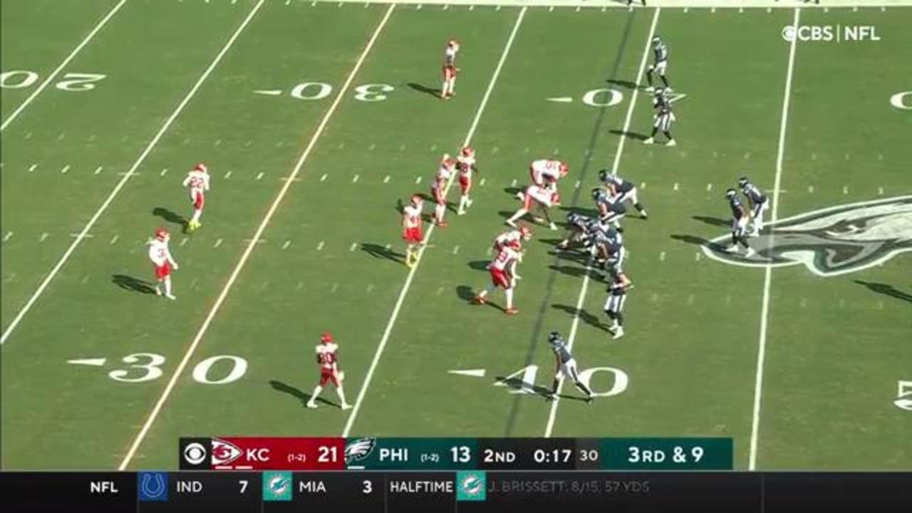 Referee gets hit with football on Kansas City Chiefs' wild stripsack