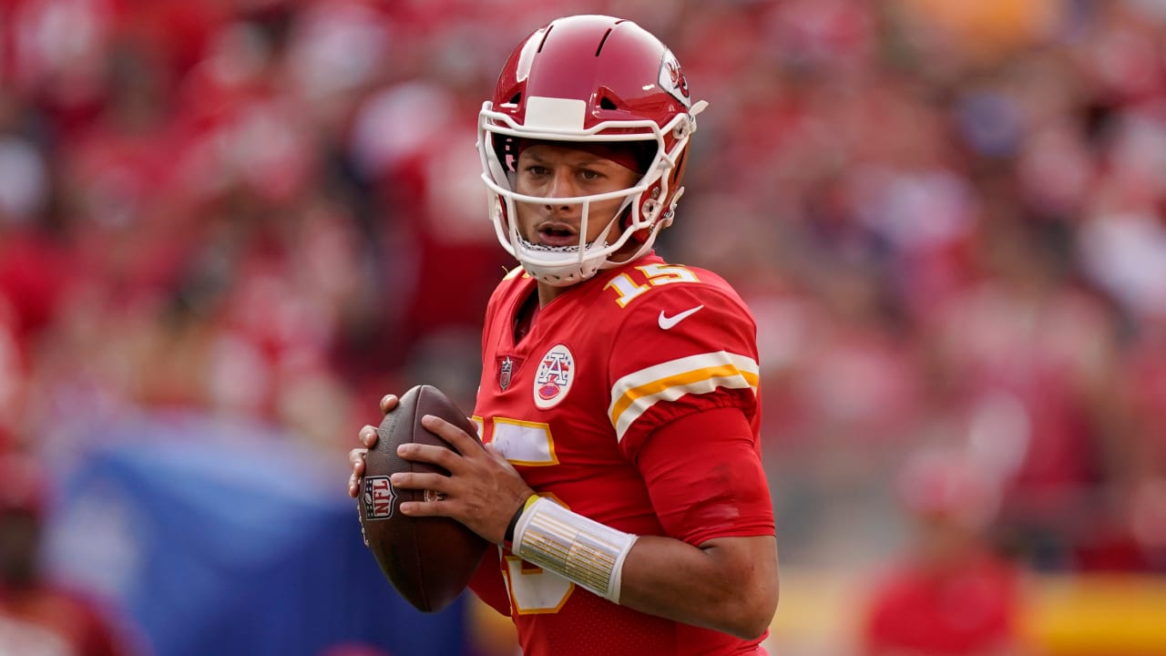 WATCH: Patrick Mahomes connects with Tyreek Hill on 75-yard TD