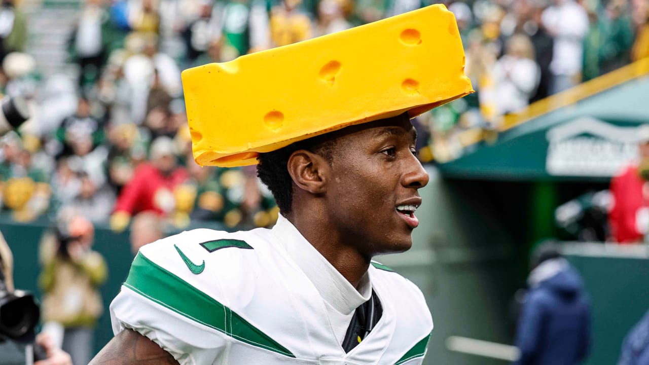 Sauce Gardner's cheesehead knocked off by Allen Lazard after Jets