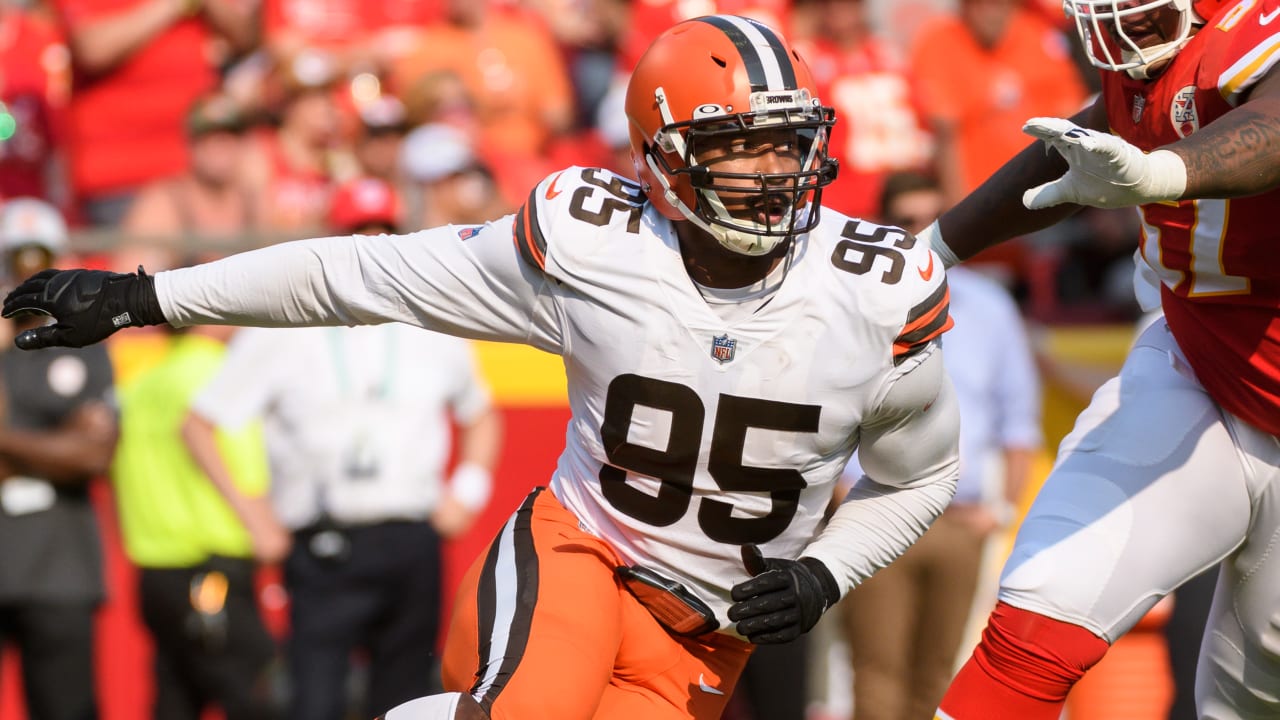 Cleveland Browns' Myles Garrett, Jadeveon Clowney injuries