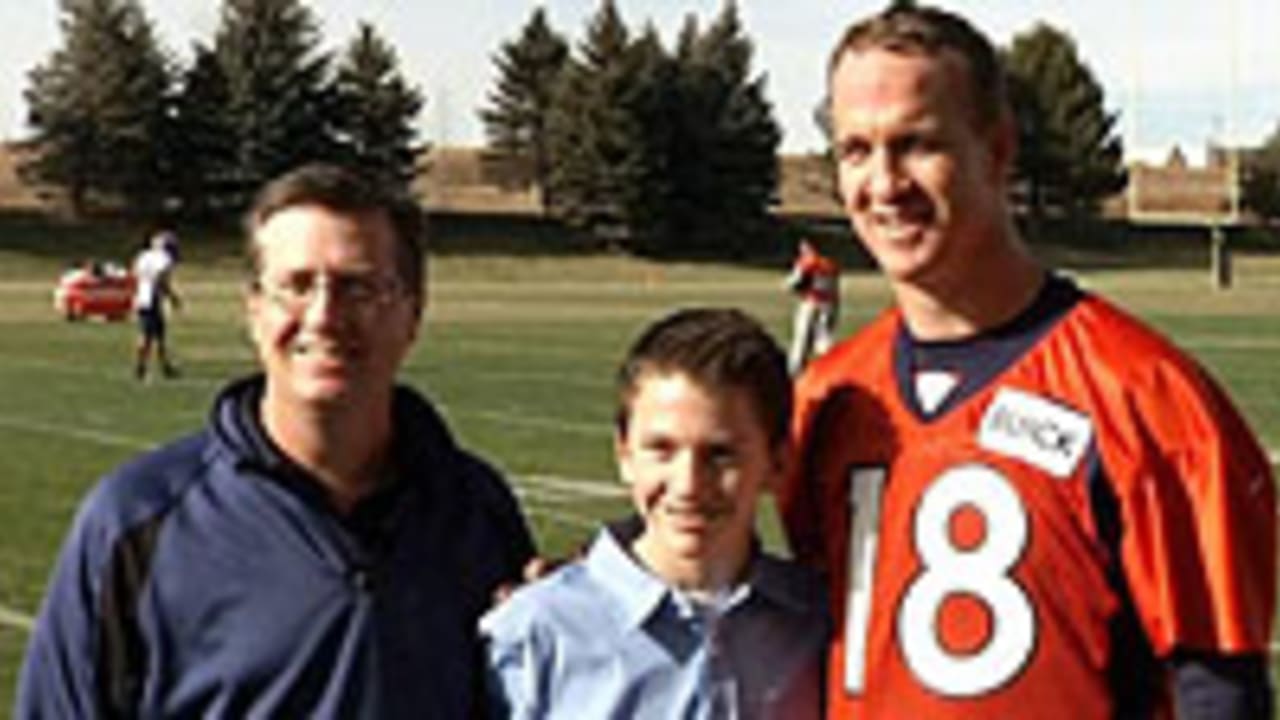 Peyton-manning-121130-Spot.jpg