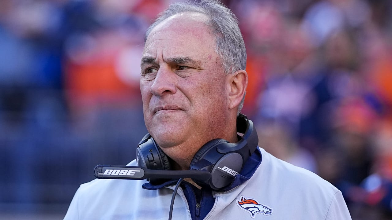 NFL Network Insider Ian Rapoport: Denver Broncos head coach Vic Fangio's  future with the Broncos is 'firmly in doubt'