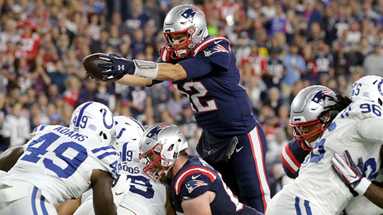 tom-brady-stretches-out-for-first-rushing-td-of-2018