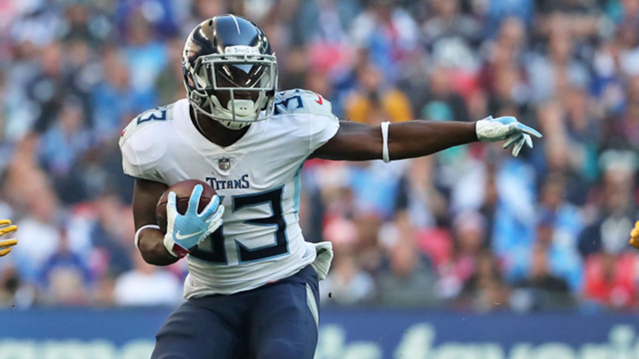 Tennessee Titans running back Dion Lewis goes for 14 yards