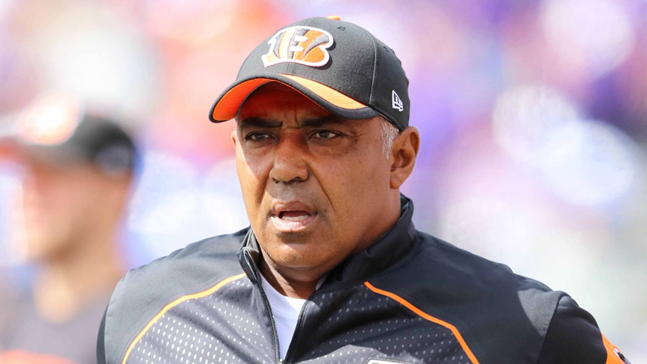 Marvin-Lewis-151123-SL.jpg