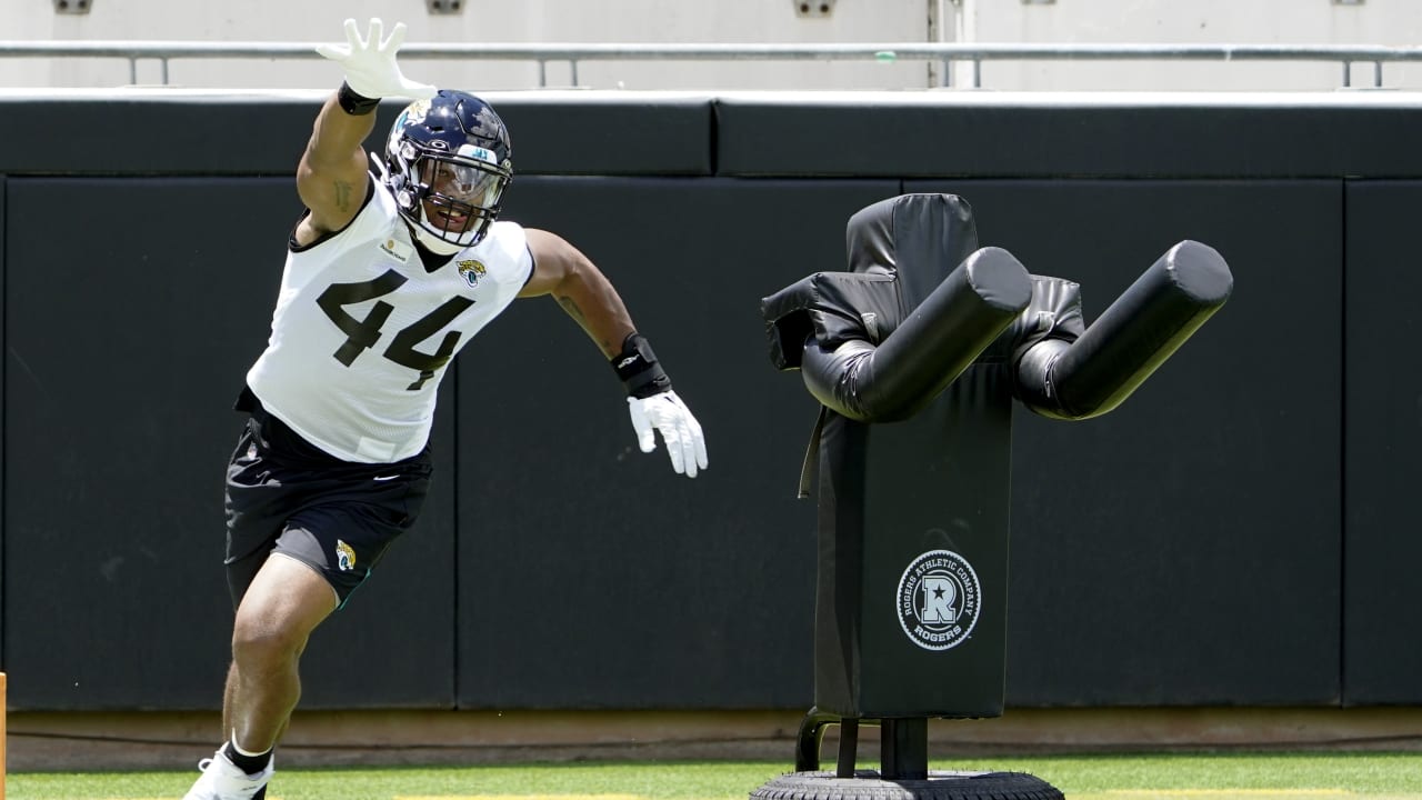 Seattle Seahawks tackle Charles Cross (67) warms up before playing against  the Los Angeles Rams in