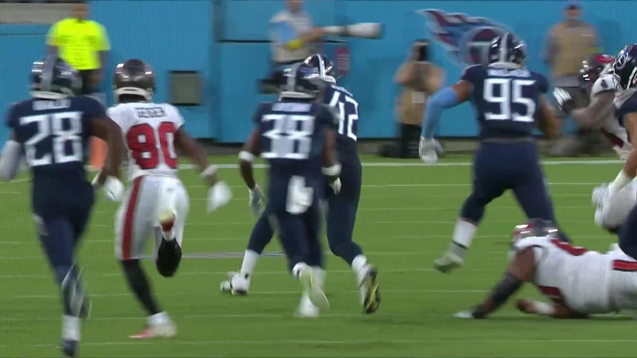 Tennessee Titans linebacker Joe Jones picks off Tampa Bay Buccaneers