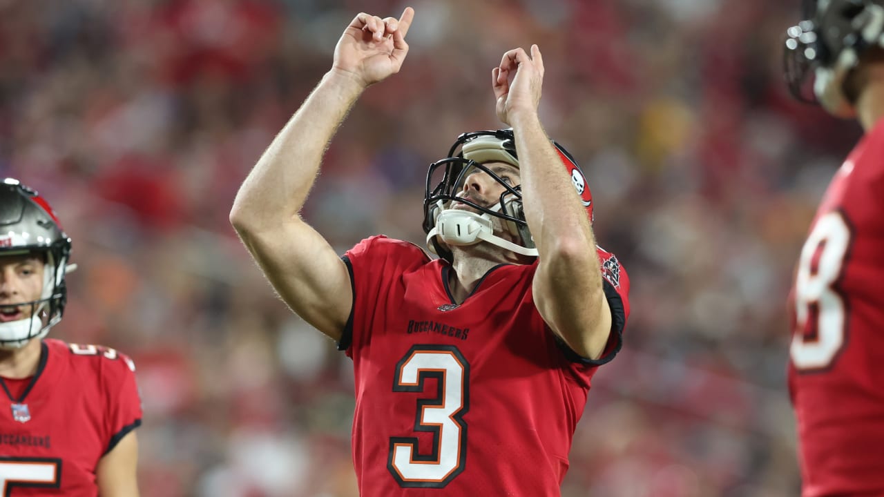 Tampa Bay Buccaneers kicker Ryan Succop (3) warms up before a preseason NFL  football game against the Tennessee Titans, Saturday, Aug. 21, 2021, in  Tampa, Fla. (AP Photo/Phelan M. Ebenhack Stock Photo - Alamy