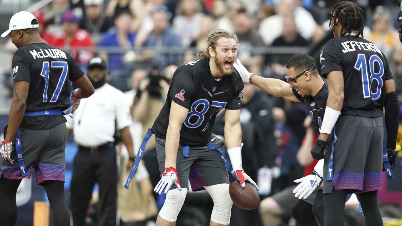 Seattle Seahawks quarterback Geno Smith, Minnesota Vikings tight end T.J.  Hockenson go length of field for big-time NFC Pro Bowl Team TD in flag football  game