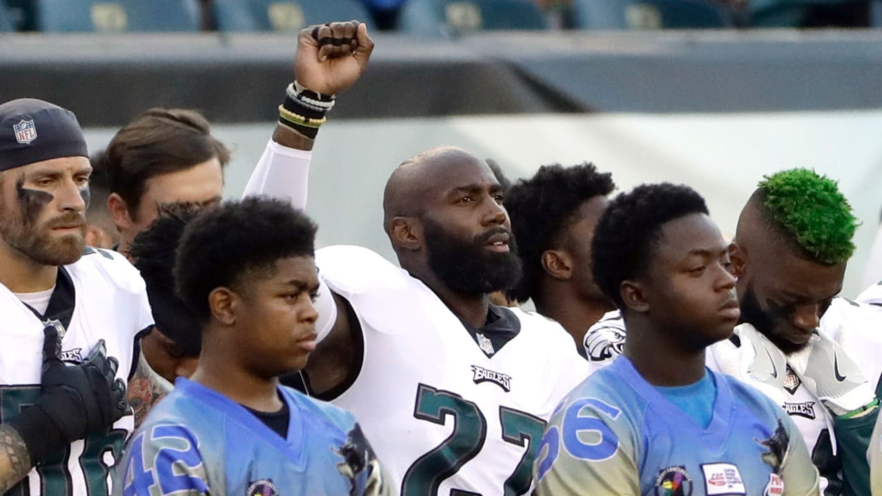 Eagles Dolphins Players Protest During Anthem 