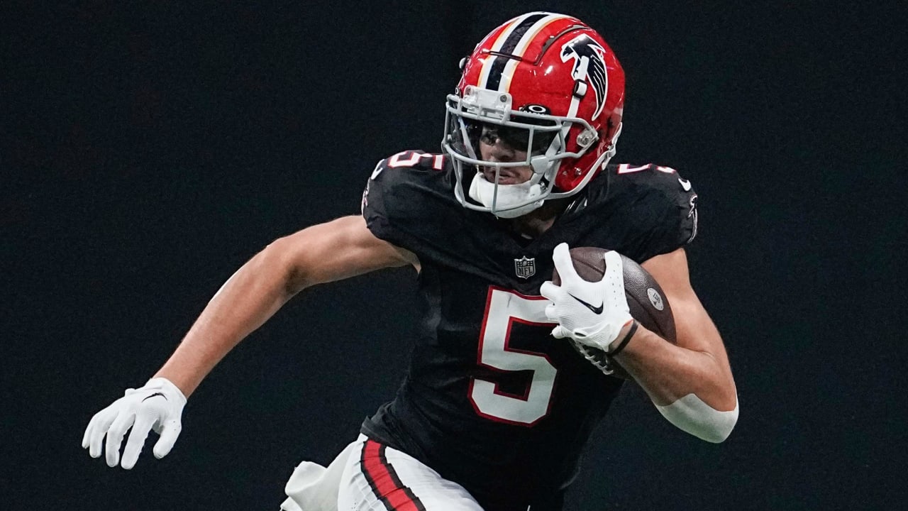 Atlanta Falcons wide receiver Drake London (5) works during the second half  of an NFL football game against the Tampa Bay Buccaneers, Sunday, Jan. 8,  2023, in Atlanta. The Atlanta Falcons won