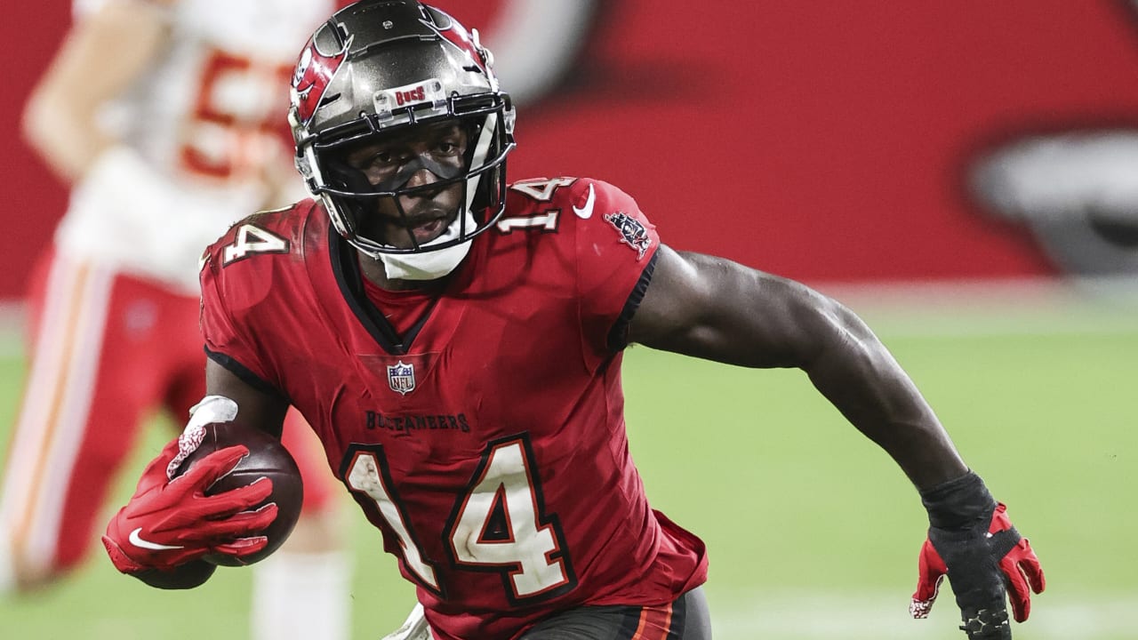 Buccaneers place franchise label on WR Chris Godwin