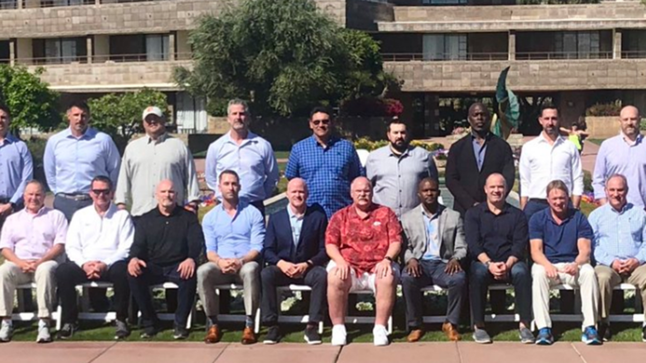 The 2019 NFL coaches group pic was Instagramworthy