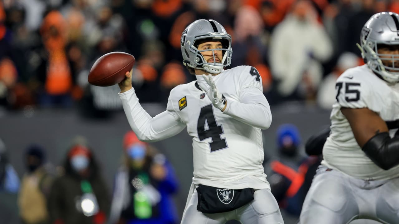 Raiders QB Derek Carr set for long-awaited playoff debut