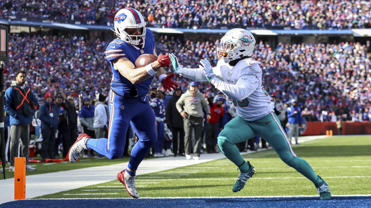 Dawson Knox of the Buffalo Bills catches a pass in front of Justin