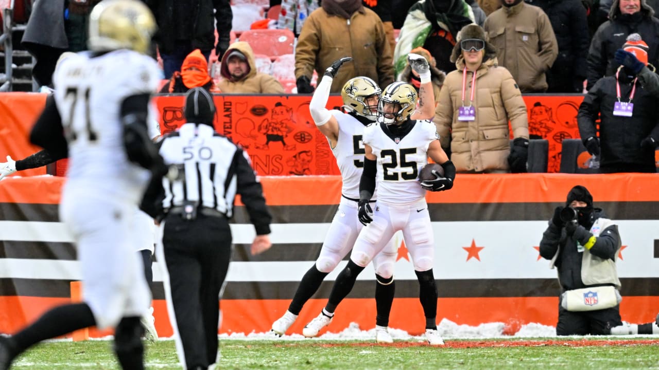 Saints fans second line through Walmart, New Orleans Saints, Walmart, How  does New Orleans celebrate a Saints win? With a SECOND LINE through Walmart,  of course., By Cheryl Mercedes KHOU