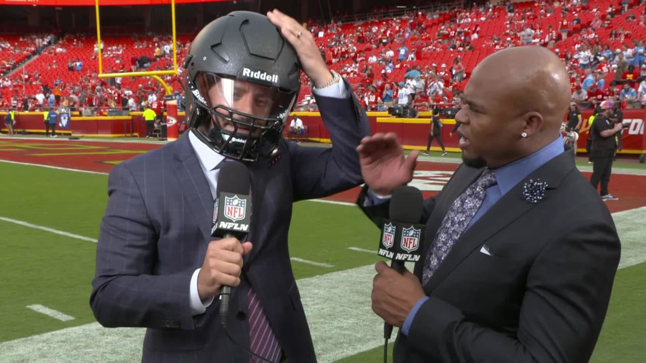 NFL Network Insider Mike Garafolo reveals new Riddell helmet that's gaining  popularity among running backs