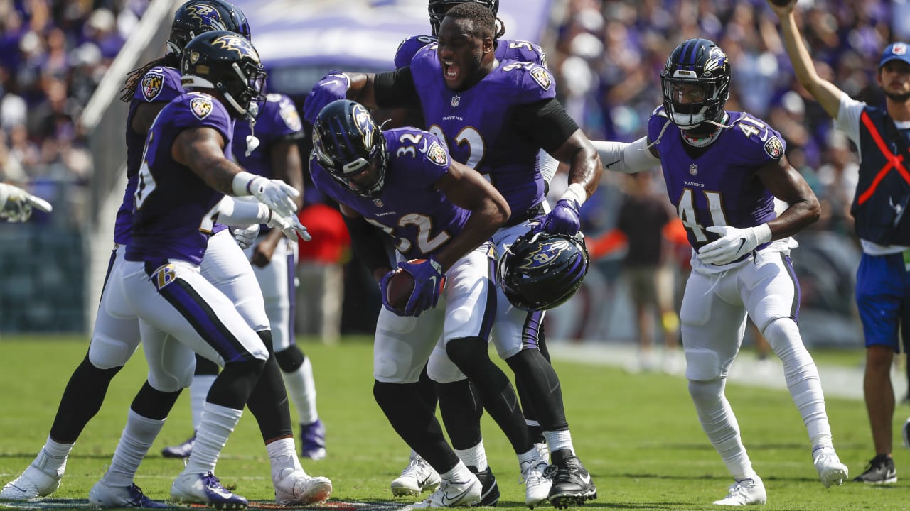 Ravens' Marcus Williams records 2 sensational interceptions in