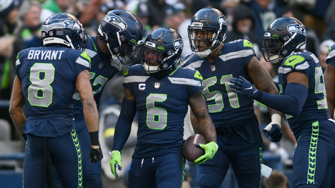 Seattle, USA. Seattle, WA, USA. 21st Nov, 2021. Seattle Seahawks safety Quandre  Diggs (6) runs out of the team tunnel before a game between the Arizona  Cardinals and Seattle Seahawks at Lumen