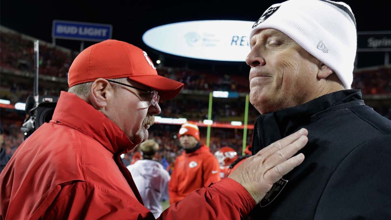 Andy-Reid-handshake-161209-sl.jpg