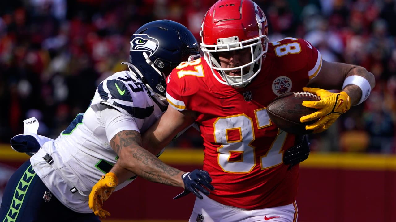 Slippery' Travis Kelce saves his best for last in Chiefs' victory