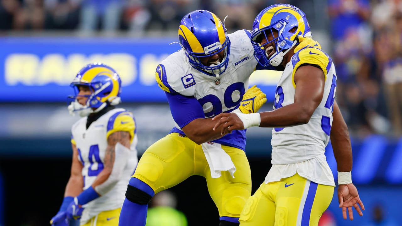 Los Angeles Rams linebacker Justin Hollins breezes by Chicago Bears ...