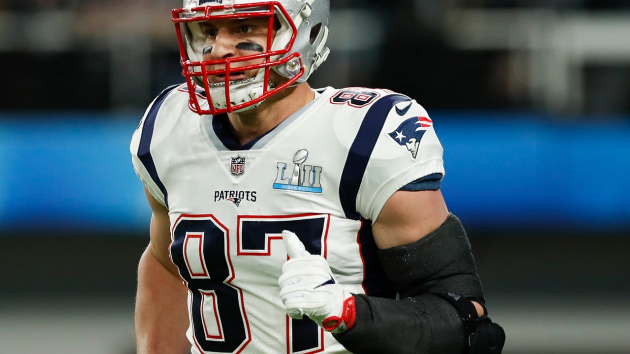 Patriots' Gronk saves salary, lives off endorsements 